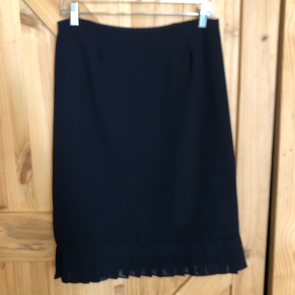 Classic Dark Blue Women's Lined Skirt with Pleated Hem Size 8